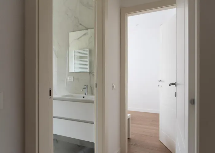 Youhosty - Gioia Tower View Apartament