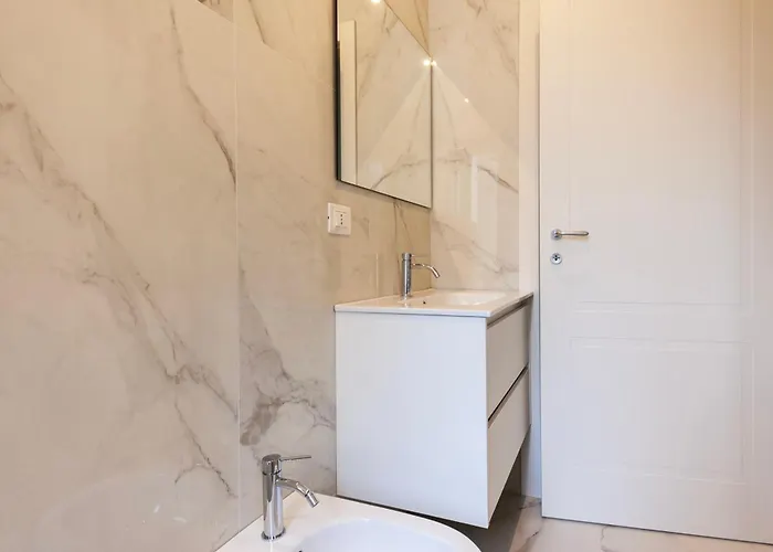 Youhosty - Gioia Tower View Apartament *